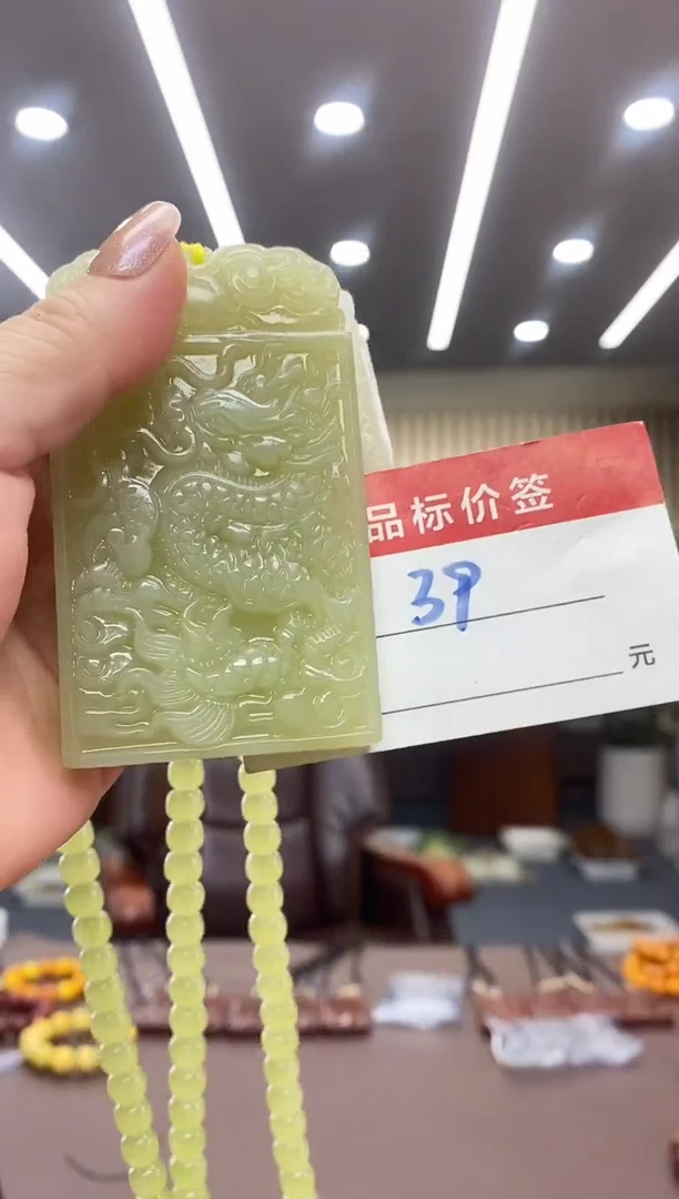 透闪石质玉未镶嵌颈饰多样式发货随机发一