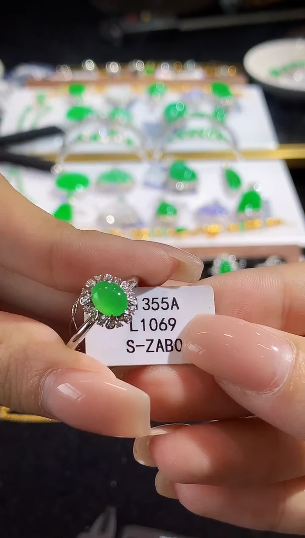 翡翠戒指18K金镶嵌L1069多样性发其一