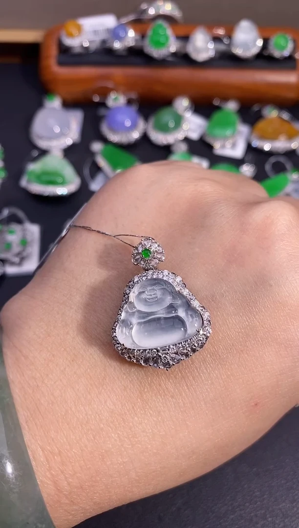 【闪购商品】翡翠颈饰18K金镶嵌吊坠