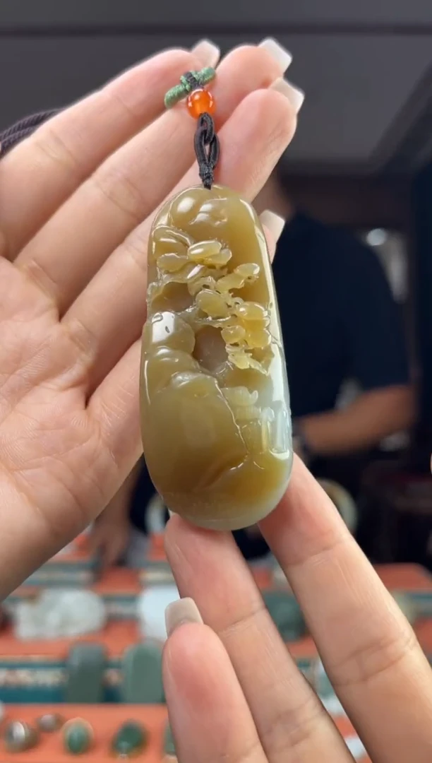 颈饰未镶嵌和田玉佩佩