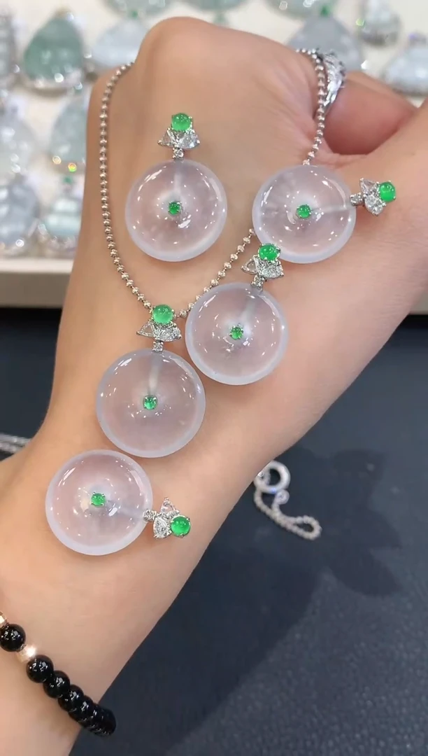 吊坠(不含链)18K金镶嵌翡翠q40多样性一件发货