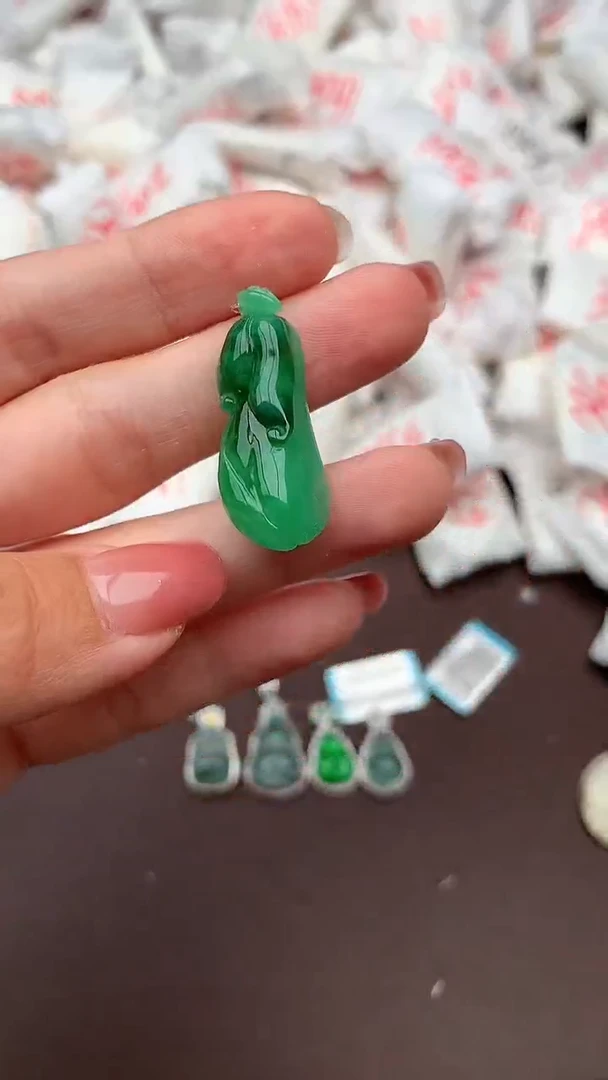 【闪购商品】翡翠挂件未镶嵌一