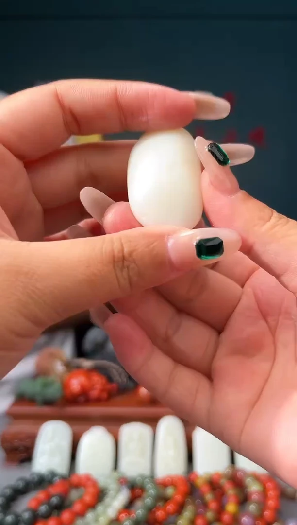 和田玉未镶嵌颈饰吊坠