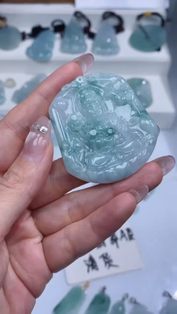 颈饰未镶嵌翡翠吊坠