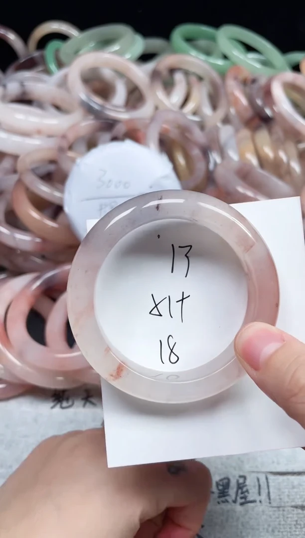 未镶嵌手镯石英质玉13