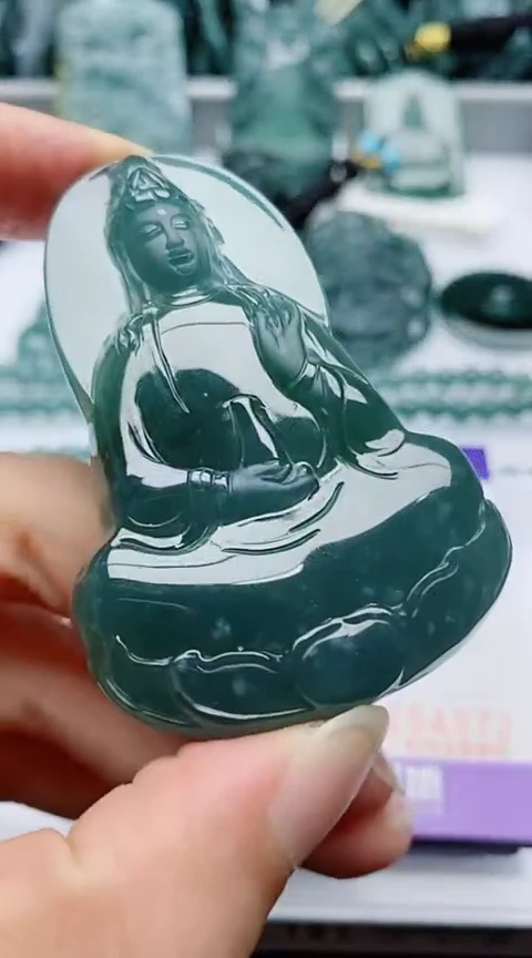 颈饰未镶嵌翡翠