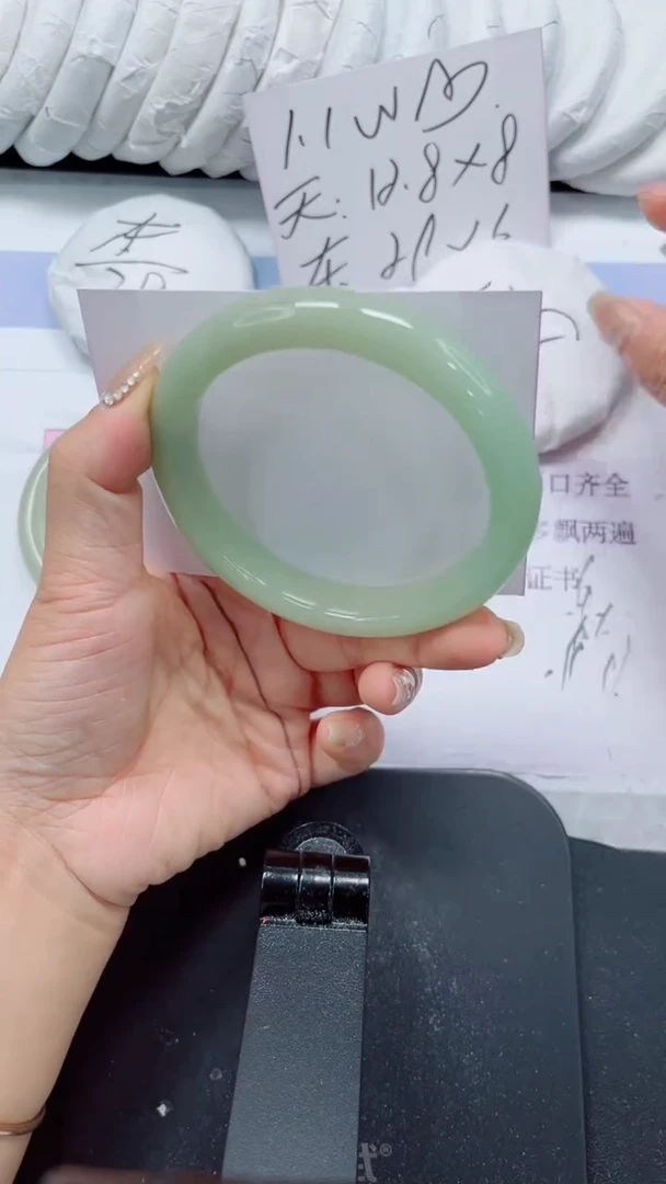 未镶嵌手镯石英质玉161-64