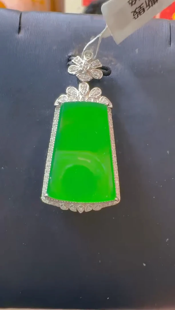 吊坠(赠链)18K金镶嵌翡翠天然A货翡翠
