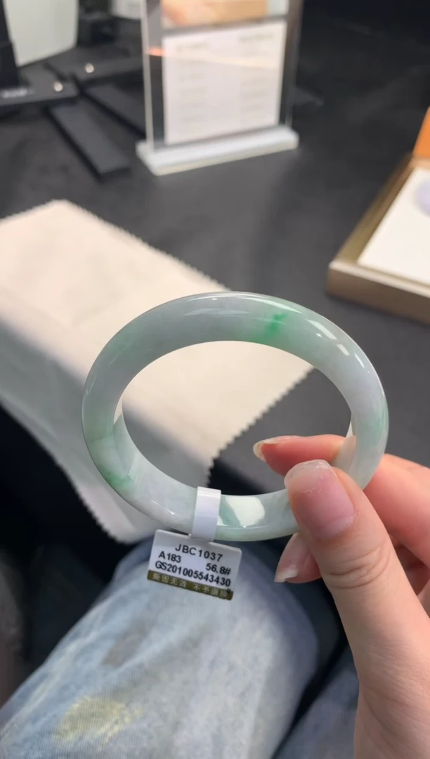 【闪购商品】翡翠手镯未镶嵌               