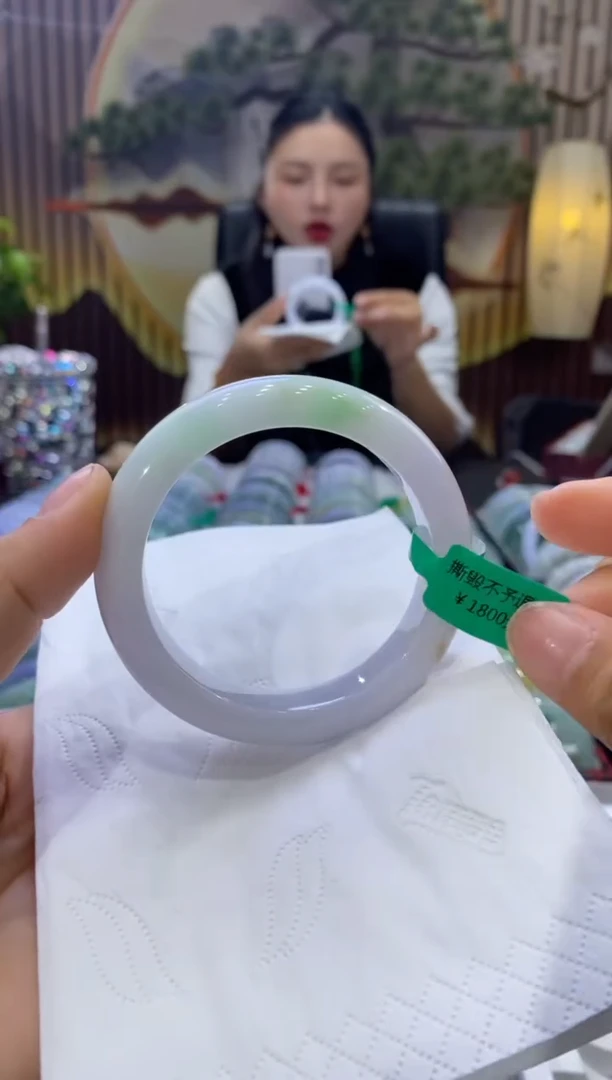 【闪购商品】翡翠手镯未镶嵌多人08667