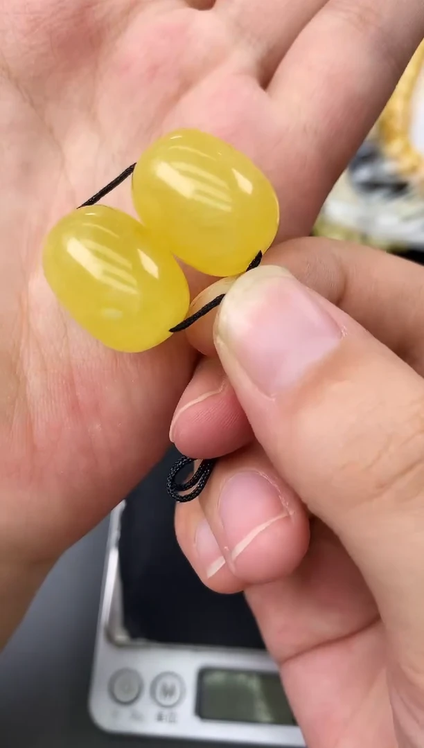 未镶嵌琥珀珠宝奇石92