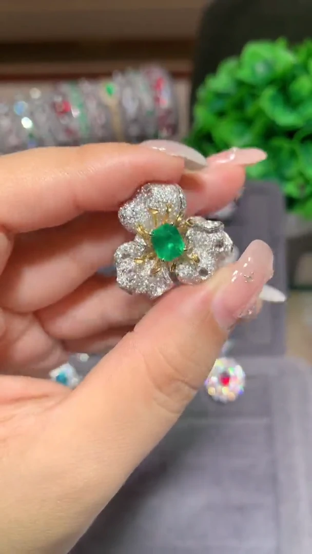 18K金镶嵌戒指祖母绿1.23ct
