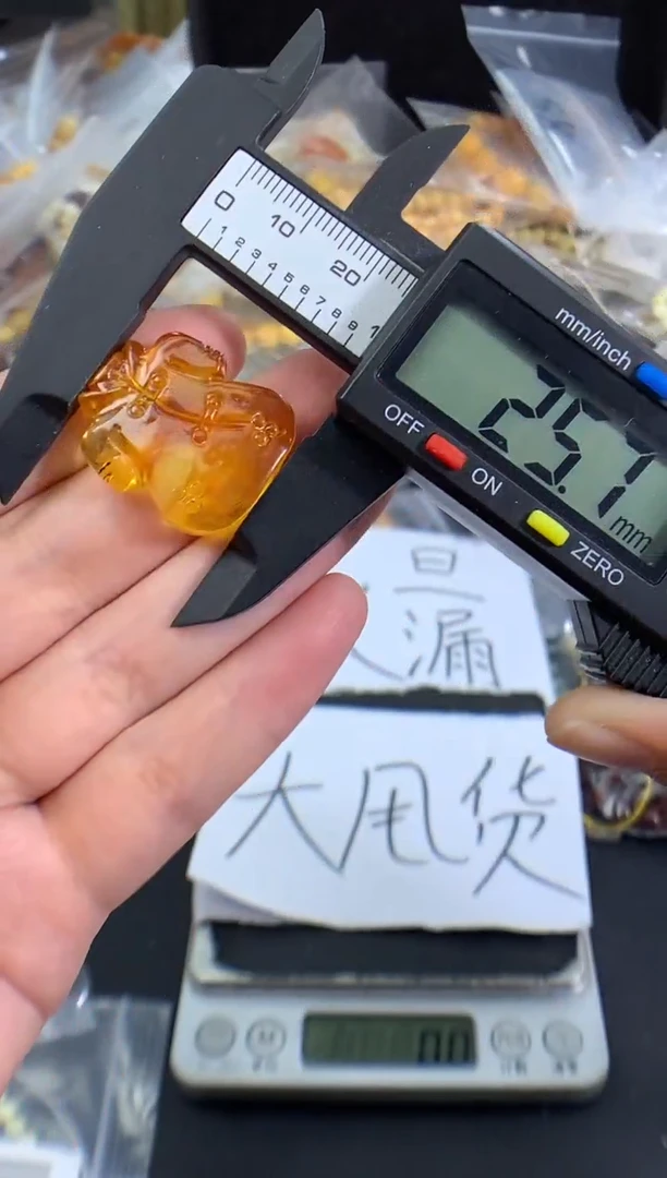 蜜蜡未镶嵌珠宝奇石242
