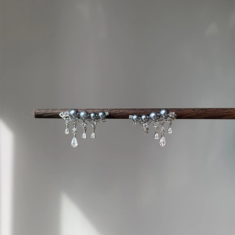 铜合金耳饰 灰色珠珠流苏耳钉女法式轻奢小众高级感气质百搭耳饰