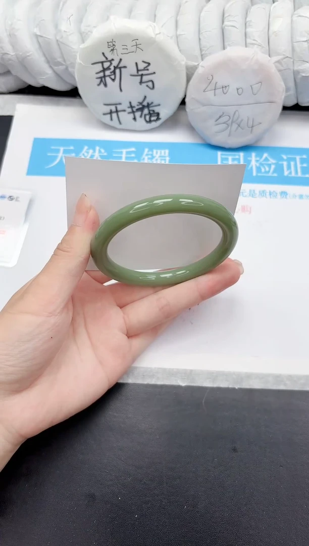 未镶嵌手镯石英质玉127-62HSYT