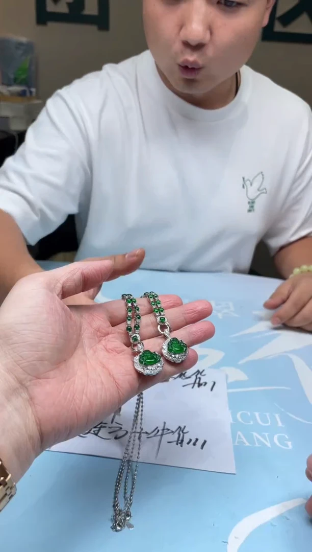 颈饰合金翡翠芝**～-净货