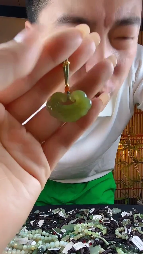 和田玉未镶嵌颈饰多样性发货，拍一发一