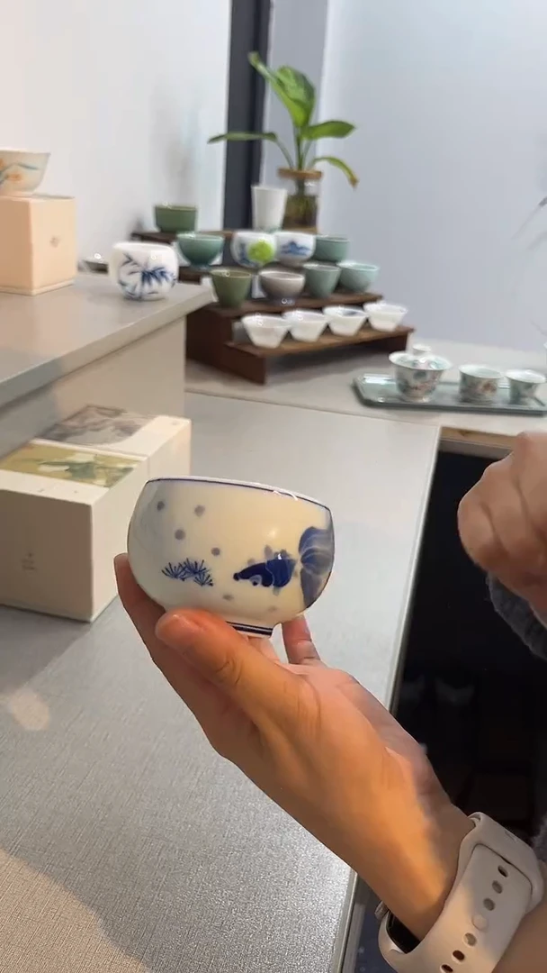 景德镇高温瓷金鱼禅定