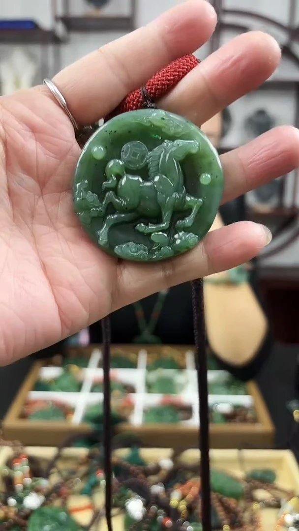 颈饰未镶嵌和田玉微瑕