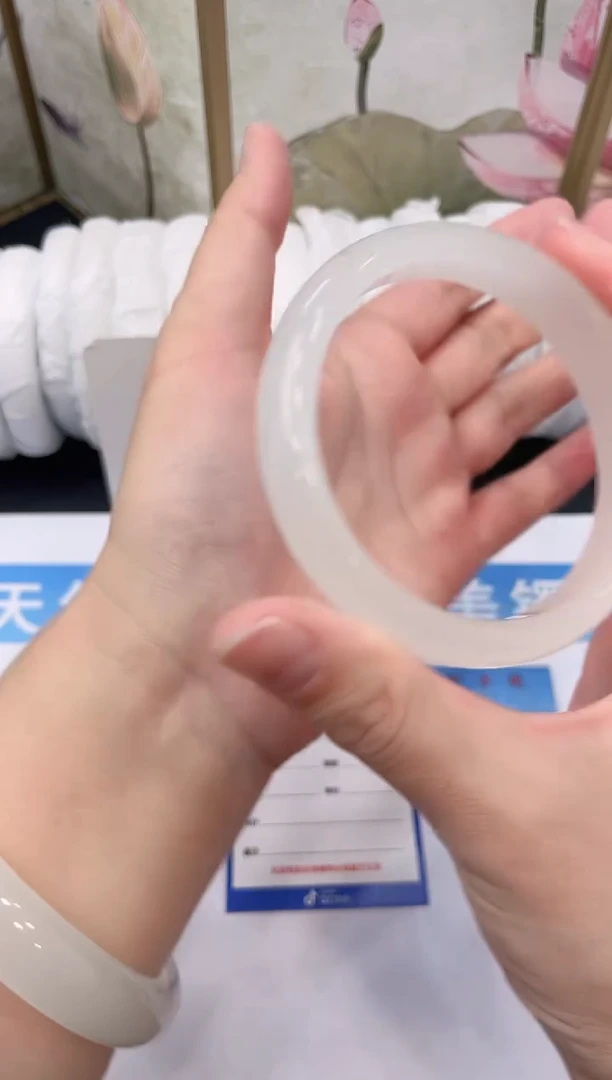未镶嵌手镯石英质玉C232