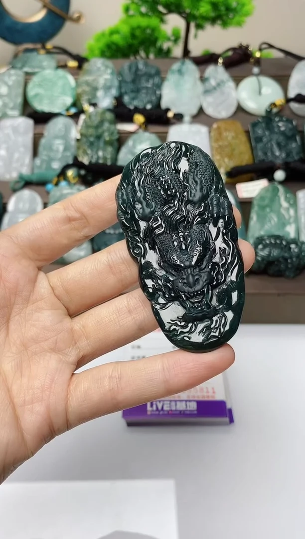 翡翠未镶嵌颈饰