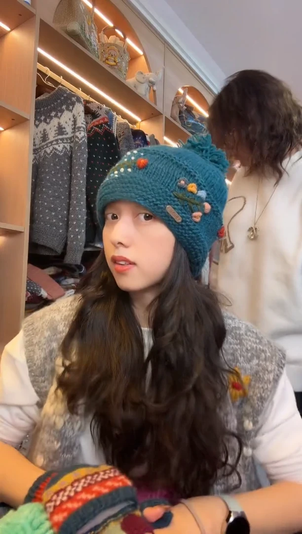 纯棉孔雀蓝刺绣单球帽