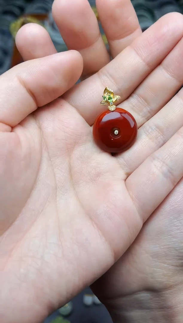 18K金镶嵌颈饰南红玛瑙平安扣06