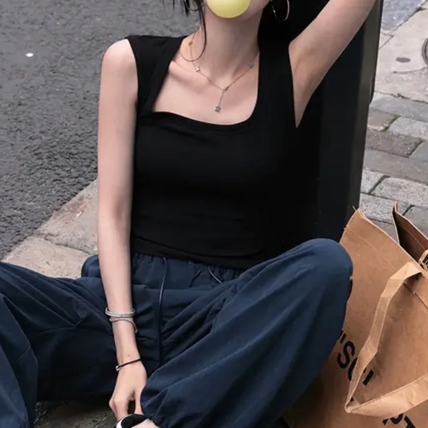 设计感小众辣妹修身背心女2025新款春夏软糯时尚显瘦U领无袖上衣