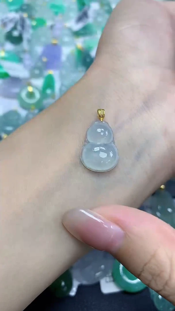 翡翠18K金镶嵌颈饰天然缅甸翡翠A货