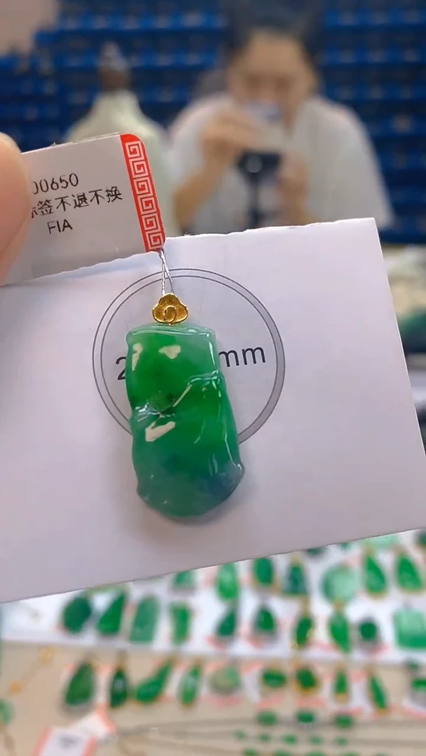 颈饰18K金镶嵌翡翠新号开播 全场乱卖