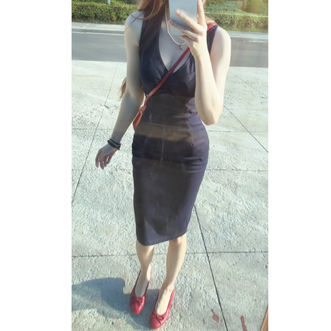 纯欲辣妹无袖v领修身背心连衣裙法式短裙包臀裙高级感气质裙子