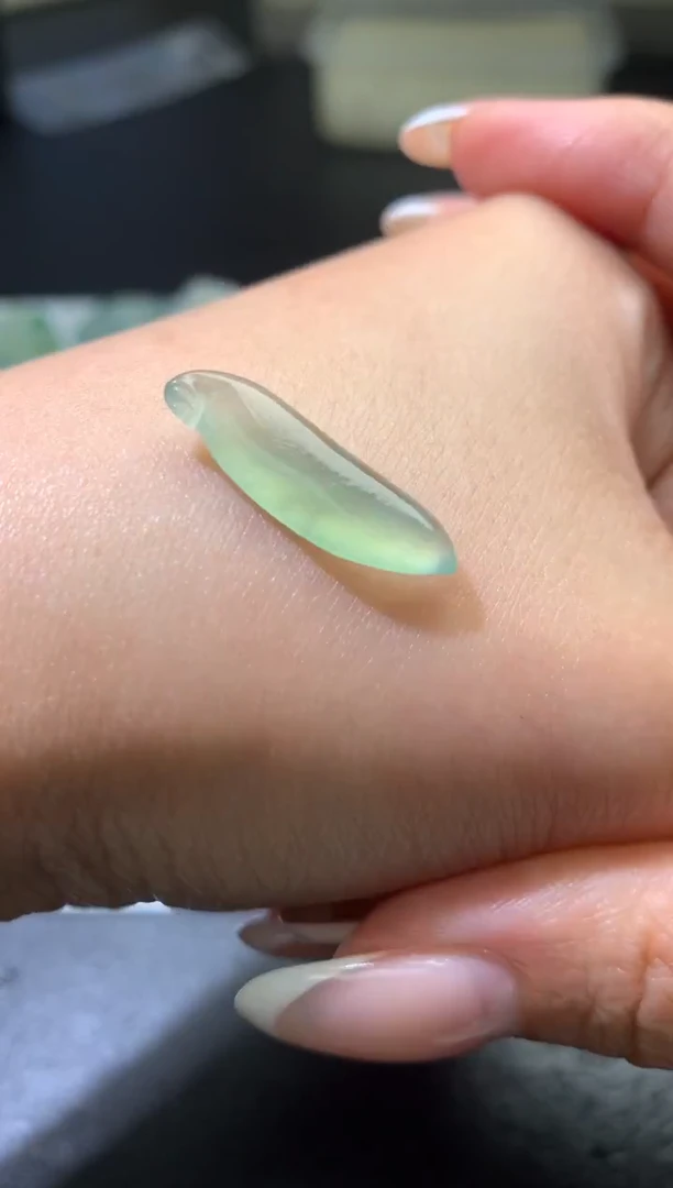 未镶嵌定制翡翠毛货 23.4-7.3-3.7