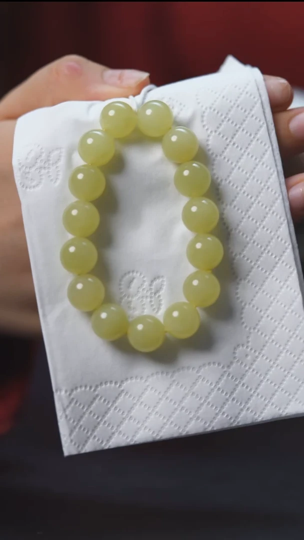 未镶嵌手串和田玉若羌鸡油黄 卡12mm   HF70037