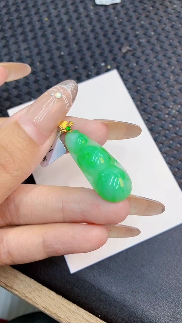 颈饰18K金镶嵌翡翠1