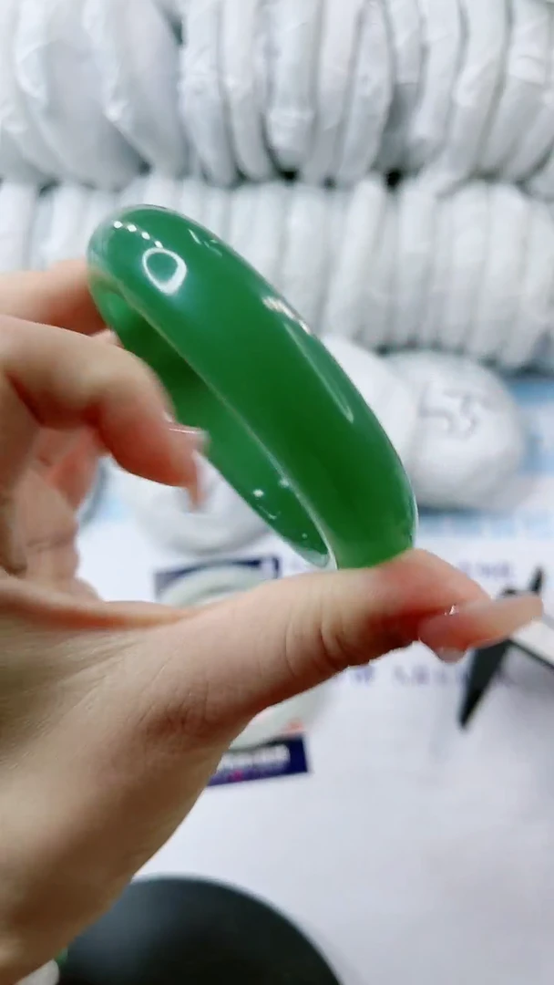 【闪购商品】石英质玉手镯未镶嵌0011779013多样性发货