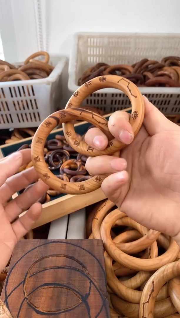 【闪购商品】木桃木刻字微瑕75乾坤圈随机发货