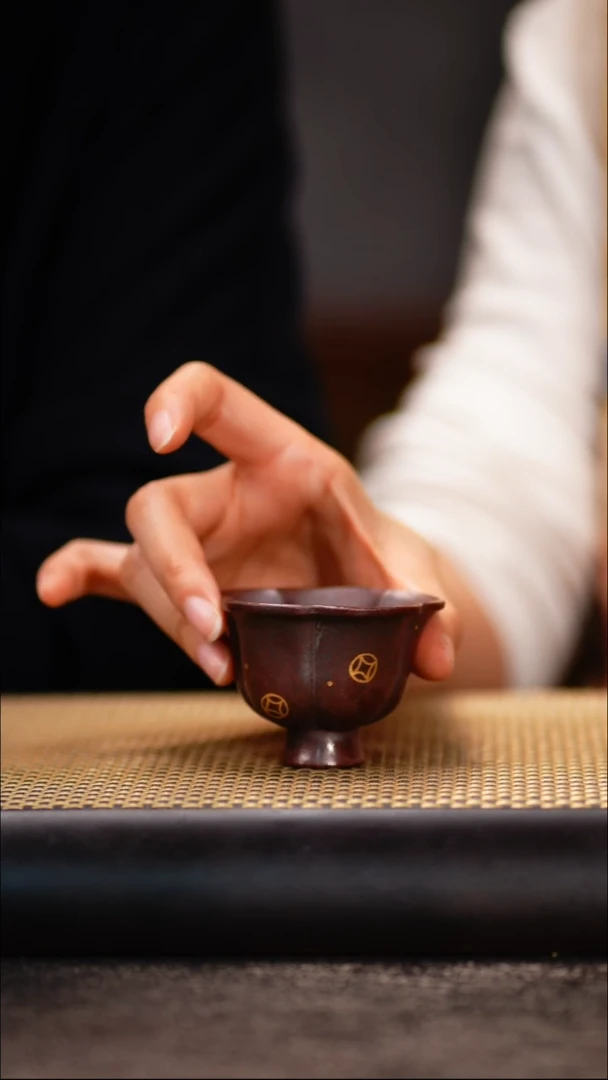 YF16龙血砂柴烧 钱多多花瓣高足杯