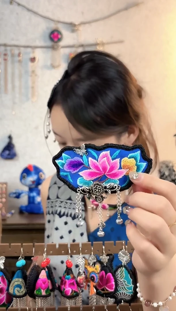 织绣彩云南阁非遗老绣饰品031