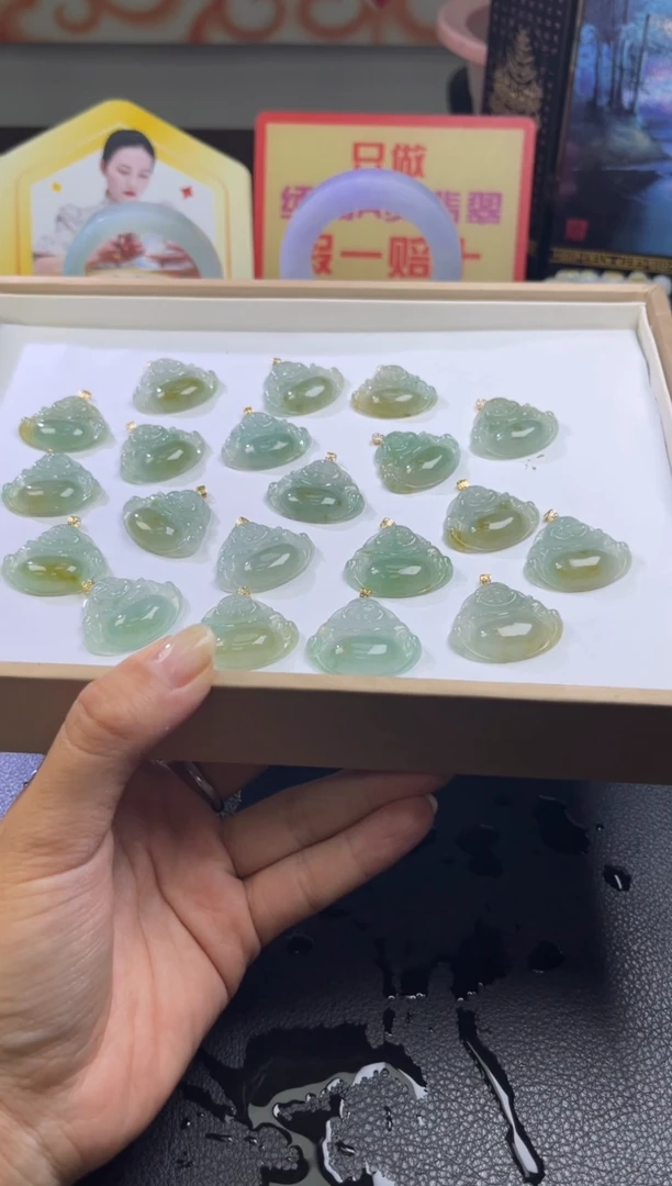 颈饰未镶嵌翡翠翡翠佛公随机发其一