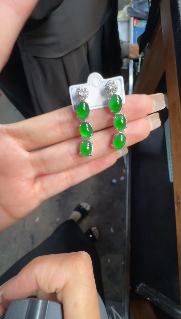 未镶嵌定制翡翠翡翠A货有轻微色差属于正常现象，耳坠多样性发货1