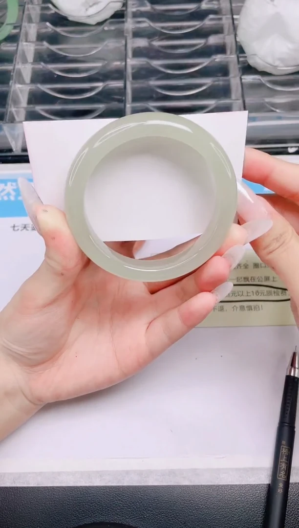 石英质玉手镯未镶嵌v102---55.9