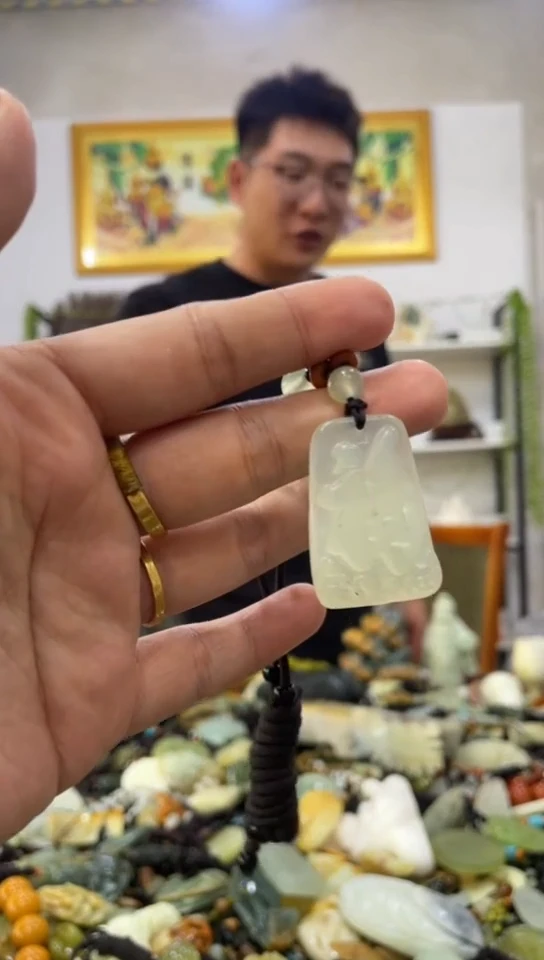 未镶嵌岫玉吊坠