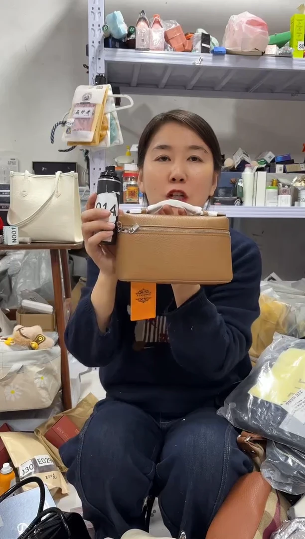 PU上车啦 宝宝们抓紧时间去下方链接拍吧发一瓶黑色定妆喷雾