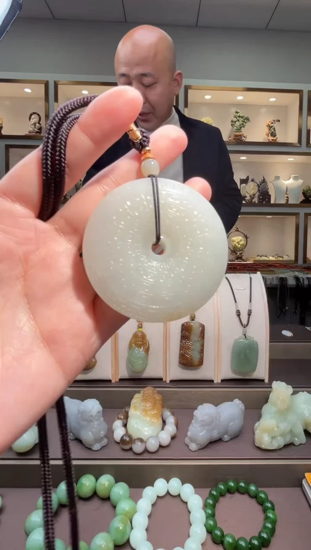 颈饰未镶嵌和田玉苏