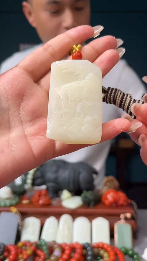 和田玉未镶嵌颈饰吊坠