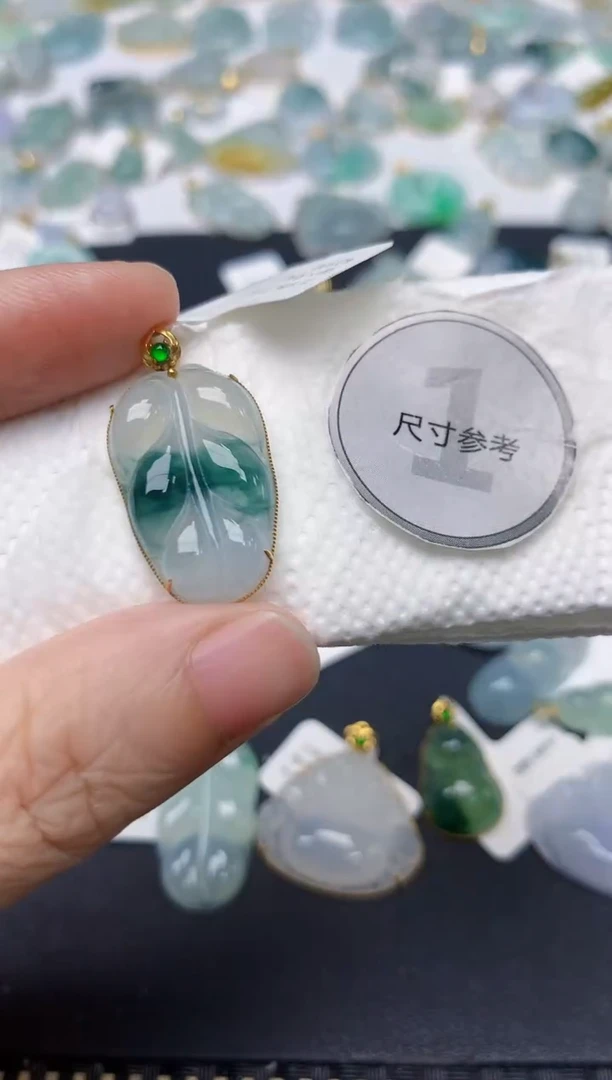 颈饰18K金镶嵌翡翠天然缅甸A货翡翠