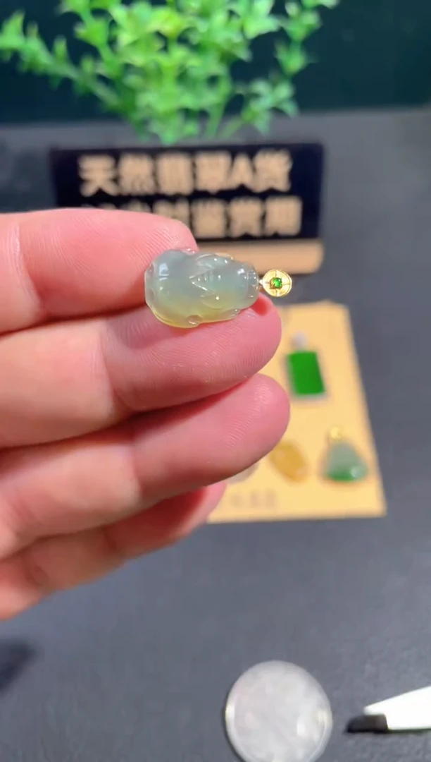 颈饰18K金镶嵌翡翠翡翠