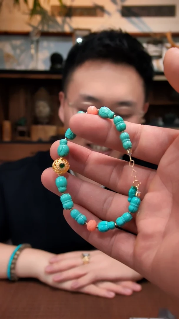 18K金镶嵌绿松石手链18K金绿松石手链SH