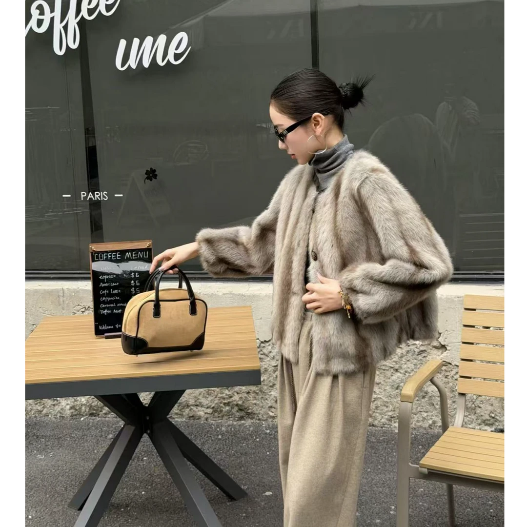 (杜思蒙服饰) 100108-【宝藏衣橱】韩系时尚花纹毛毛系扣立领外套