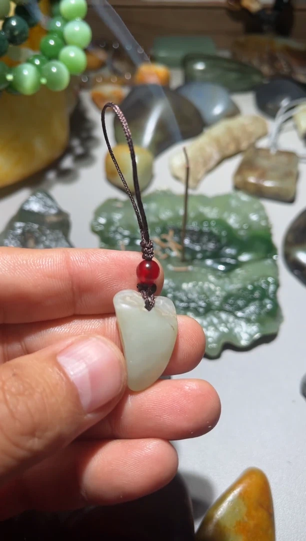 未镶嵌和田玉（子料）挂件真皮真籽